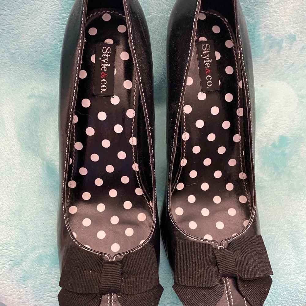 Black high heels brand new